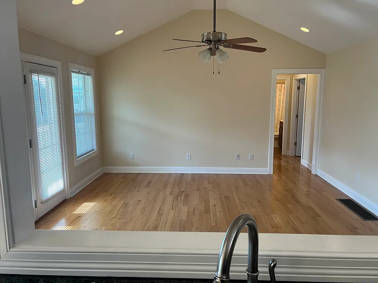 209 Iva Dr — Photo 6