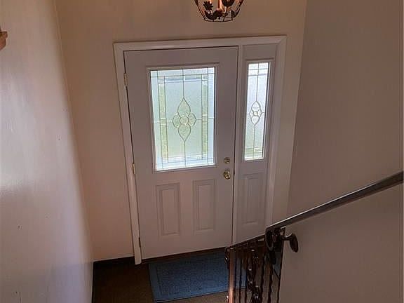 5th image of 112 Marilyn Dr