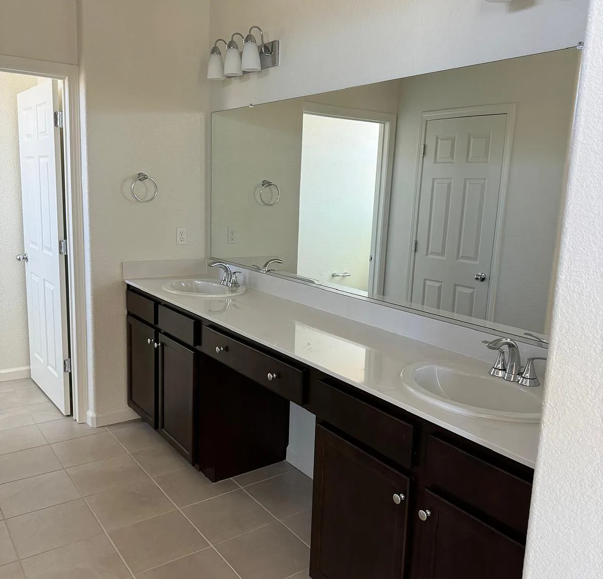 2486 Barolo St — Photo 3