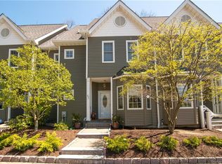 634 E Main St, Jefferson Valley, NY 10535