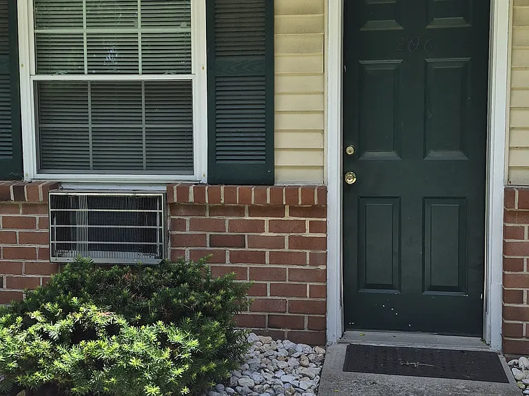 955 Campus Rd #206 — Photo 1