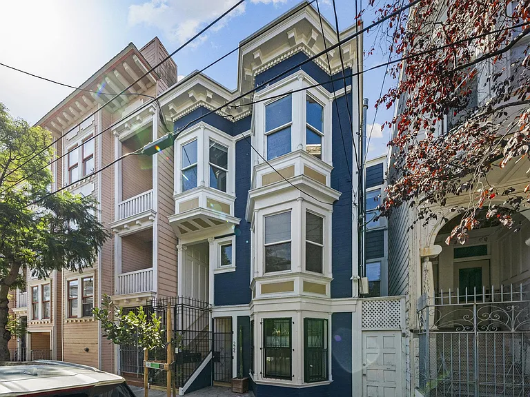 224 Lexington St — Photo 34