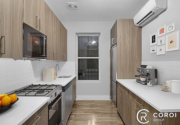 3rd image of 1661 Sterling Pl APT 2R