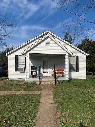 1st image of 212 Juniper St