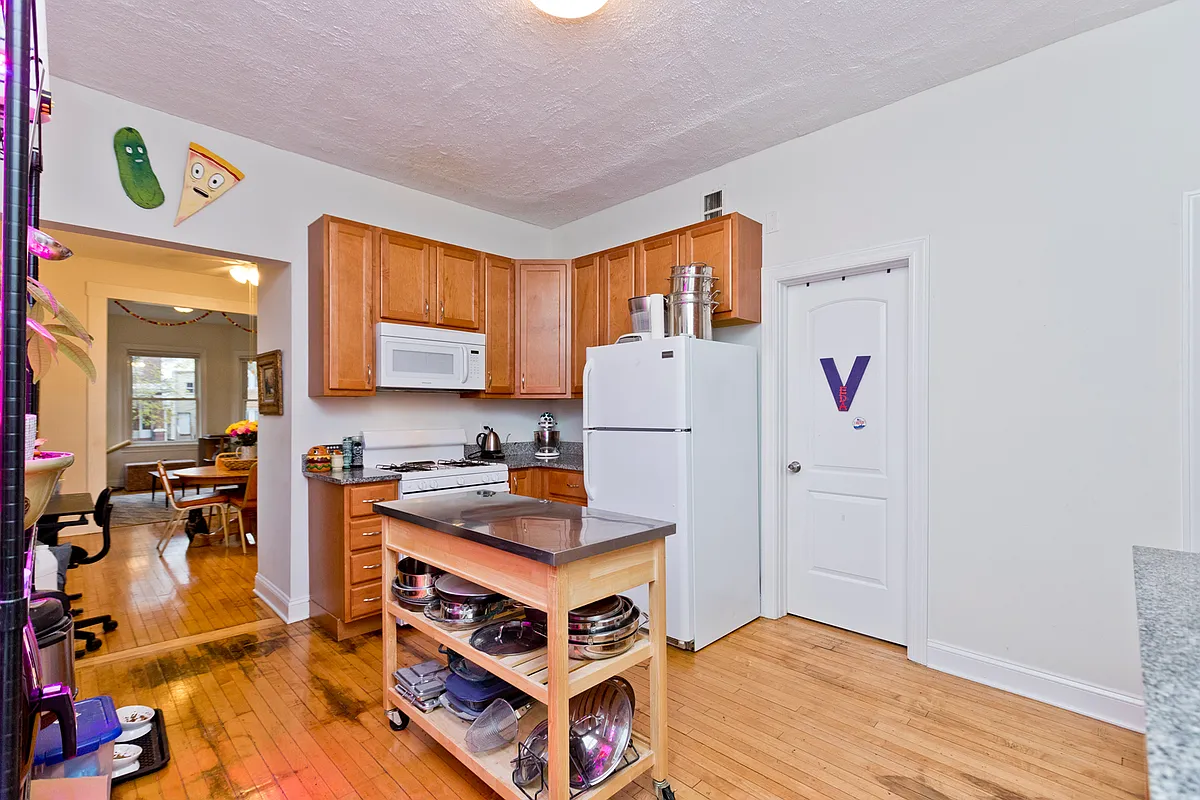 Building Photo - 3841 N Bernard St #2F