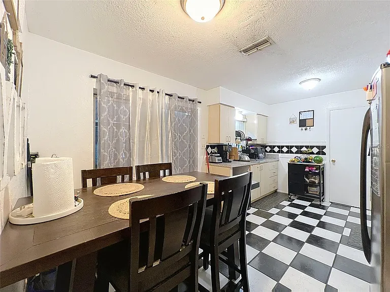 272 Florida Pkwy — Photo 6