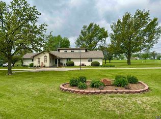 518 Canary Ln, Iola, KS 66749