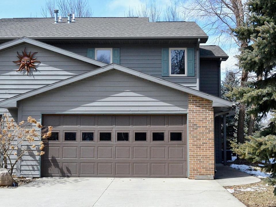 1st image of 350 Emerald Dr