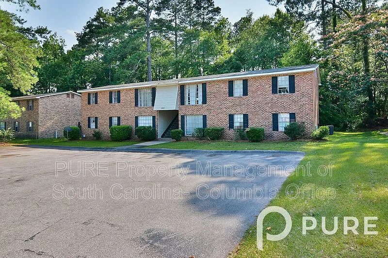 Building Photo - 2915 Chatsworth Rd #D