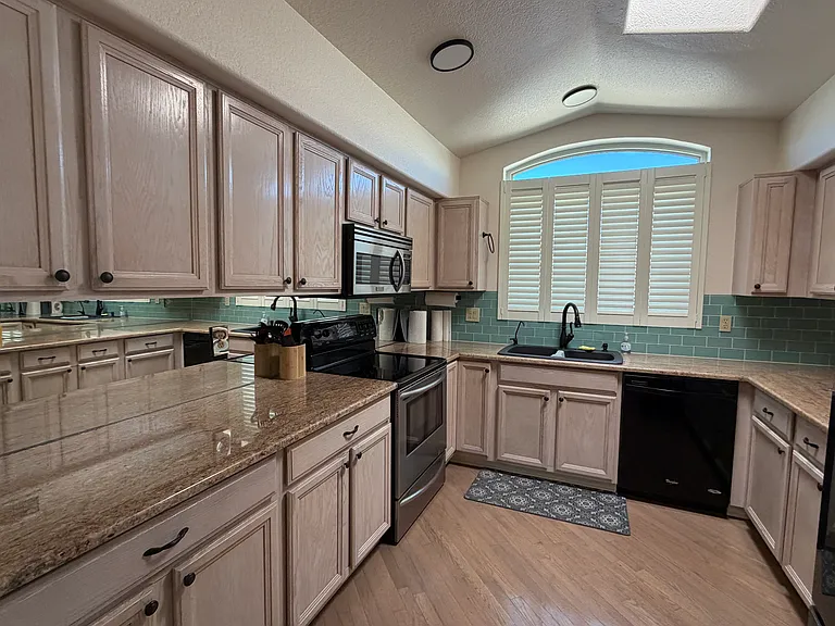 8977 W Lisbon Ln — Photo 12