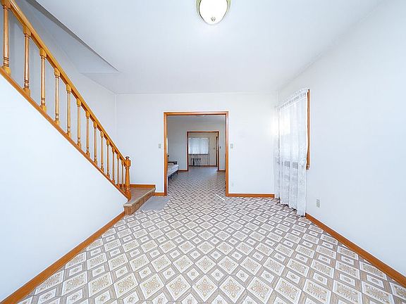 3rd image of 1844 W 4th St