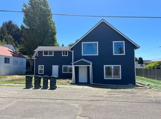 100 Commercial Ave, Gardiner, OR 97441