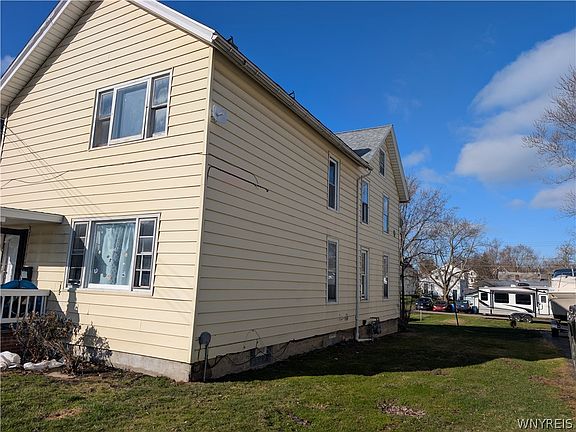 2nd image of 627 Deer St
