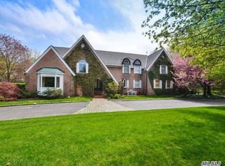 75 Coves Run, Syosset, NY 11791