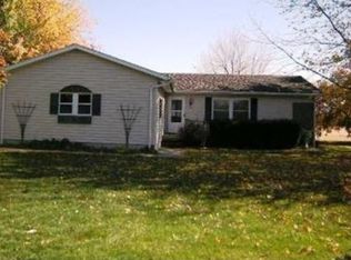 905 Swanson Dr, Prophetstown, IL 61277