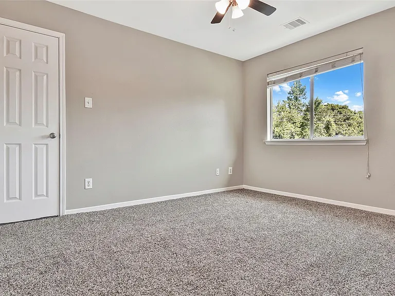 5601 Savannah Woods Ln — Photo 12