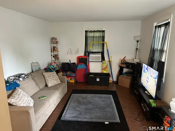 125 Alexander Dr, Bridgeport, CT 06606