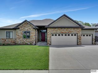 6610 Granite Ridge Ct, Lincoln, NE 68526