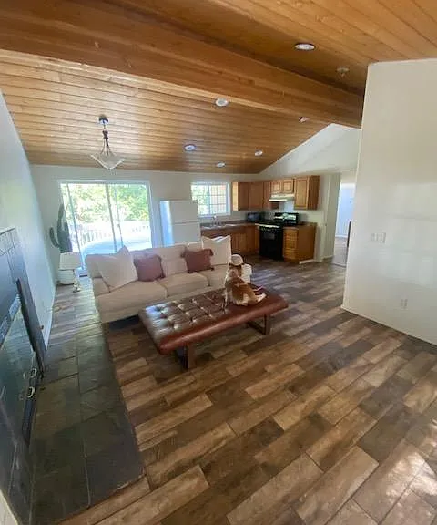 979 Mercury Way — Photo 10