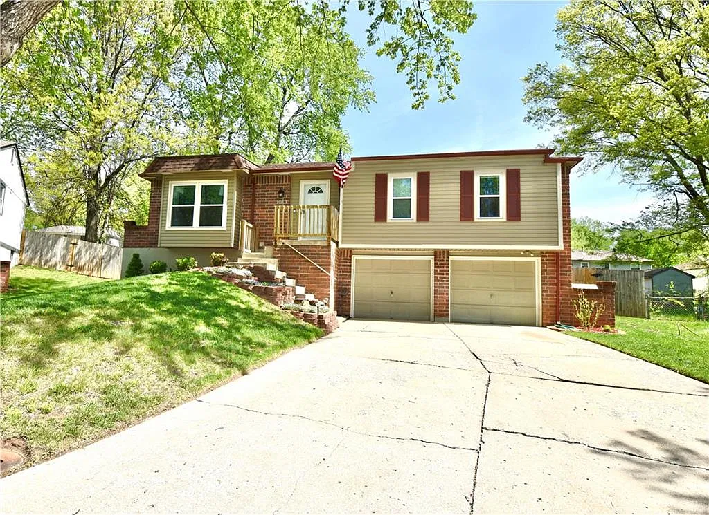 1013 Northwest Berkshire Drive - 1 — Photo 2