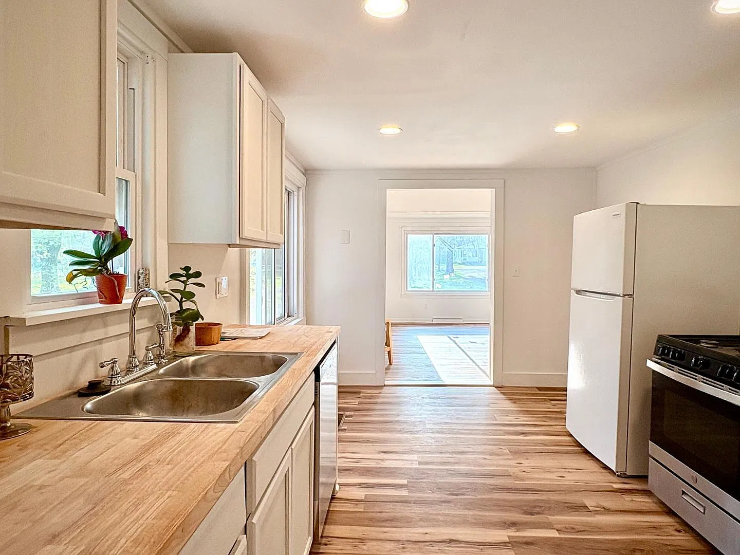 2 bed, 1.0 bath, 914 sqft, $1,500 — Photo 4