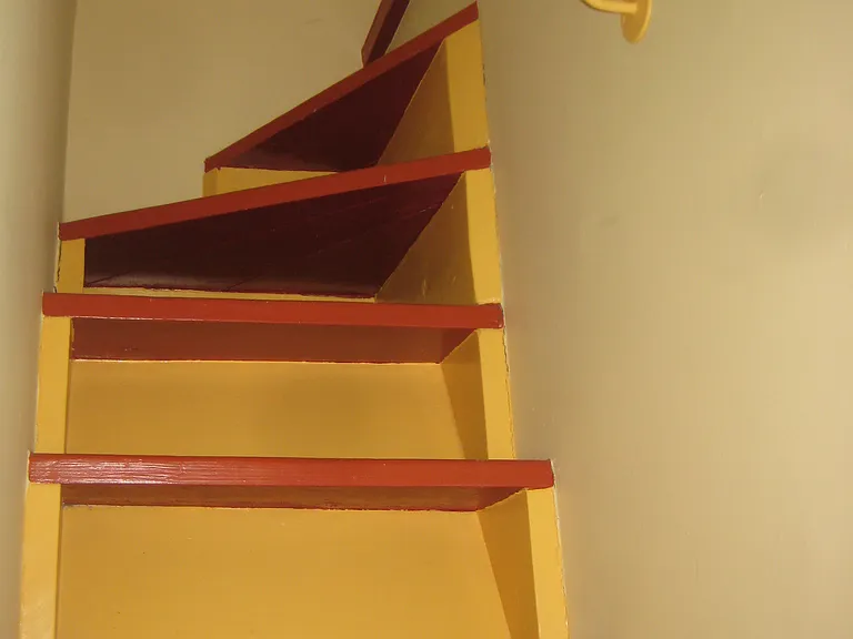 1717-green-st-5-stairs-to-office-area