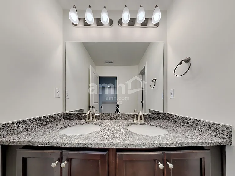 5275 Hudson Valley Dr — Photo 23