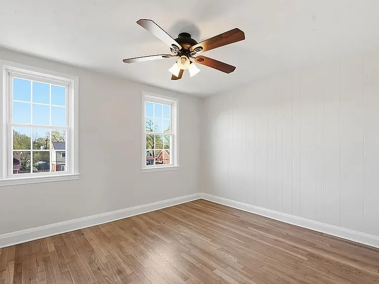 308 Georgia Ave NE — Photo 17