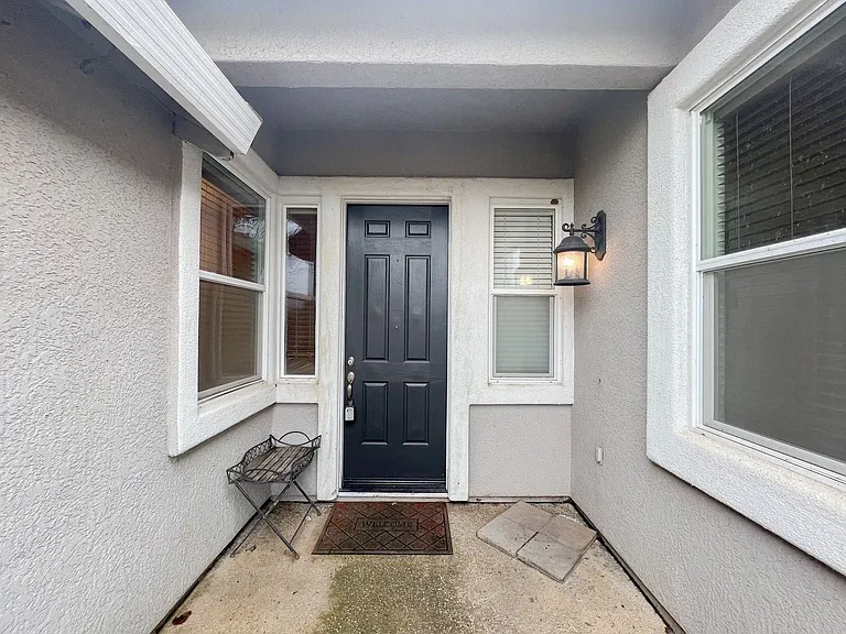 9721 Toscano Dr — Photo 3