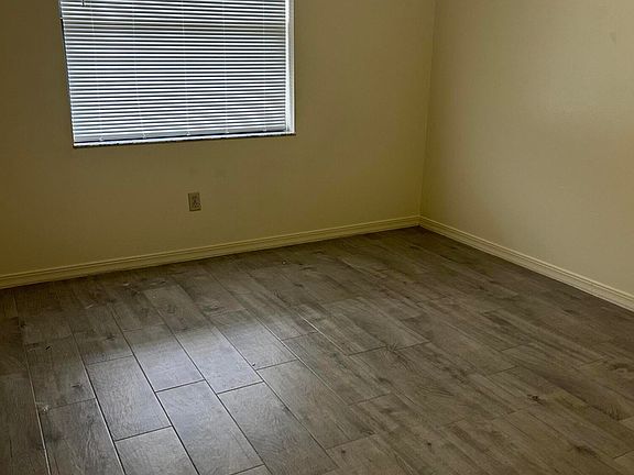 3rd image of 617 Ixoria Ave APT 15