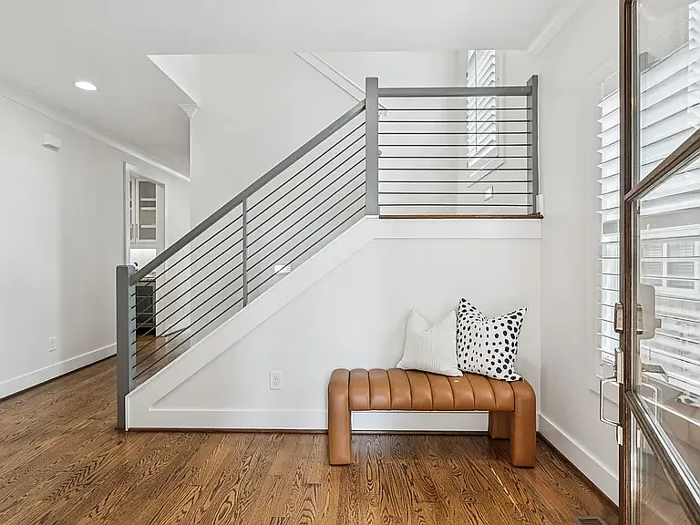 2302 Sunset Pl — Photo 3