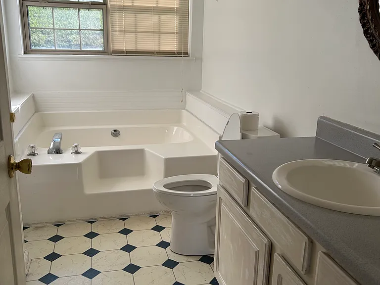 129 Norfolk Cir — Photo 10