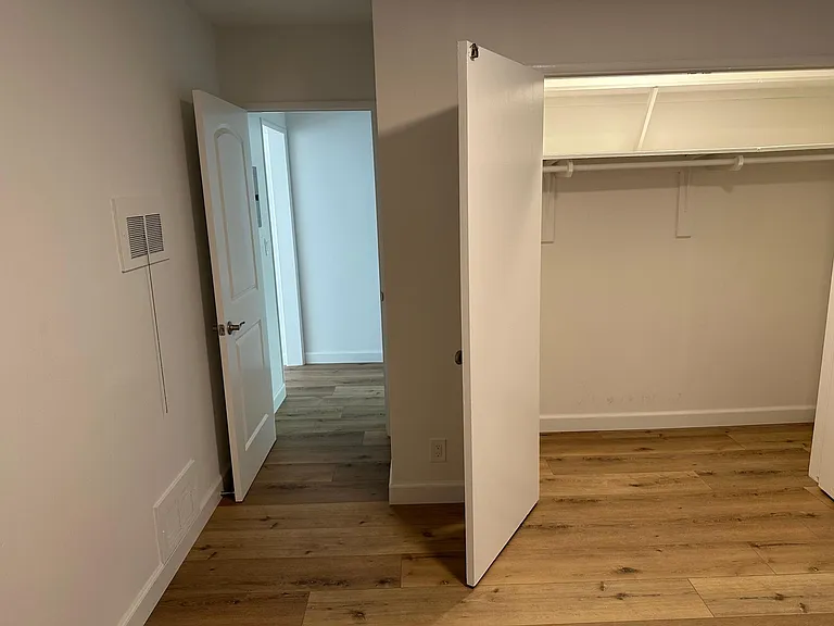 1328 Barry Ave #3 — Photo 8