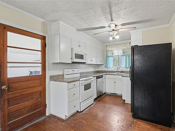 5th image of 1892 Lake Rd