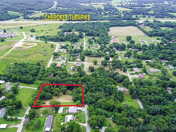 4th image of 608 S Cherokee St