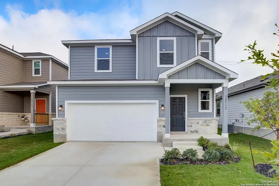 Spacious Single Family 2024 4BR 2.5 Bath Near JBSA, 2-Car Garage, Fenced Yard, Whole-Home Soft Water — Photo 1