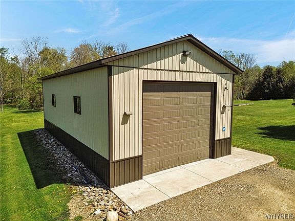 2nd image of 6174 Fairview Ln