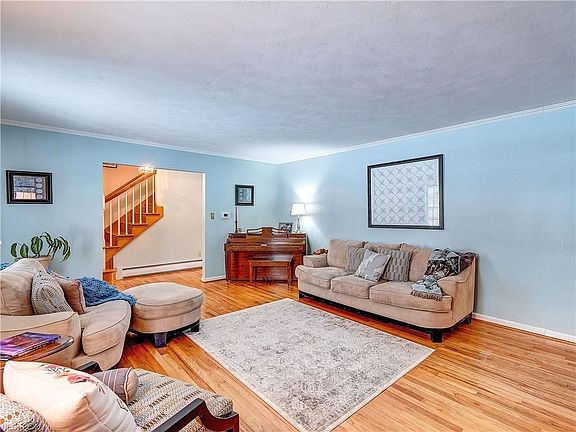 4th image of 693 Highland Ave