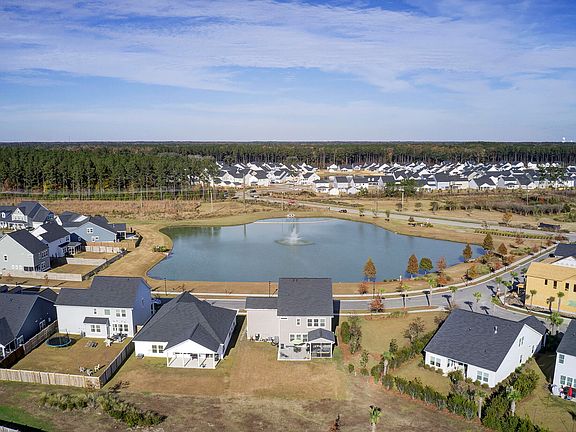 3rd image of 121 Garden Lily Ln