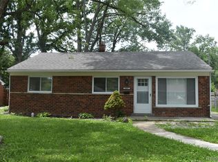 28095 Selkirk St, Southfield, MI 48076
