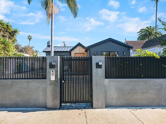 4th image of 622 N La Jolla Ave
