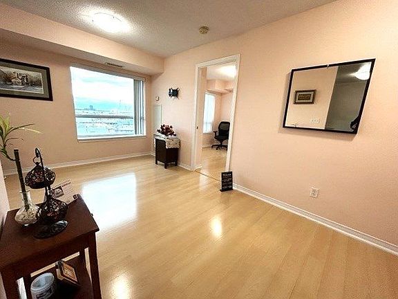 5th image of 215 Queen St E Unit 810