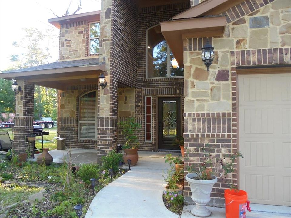 1st image of 20055 Ravenwood Dr