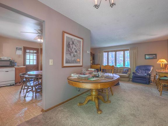 5th image of 703 Sunny Ln