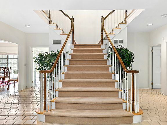 2nd image of 122 Beach Ln