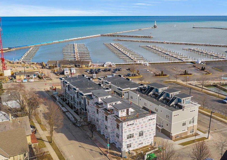 1st image of 303 E Pier St