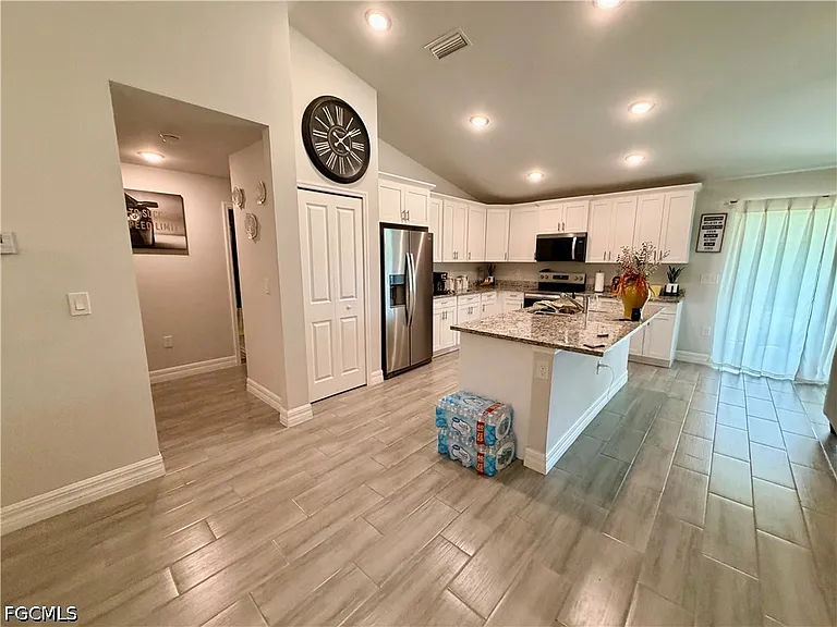 3415 3rd St SW — Photo 4