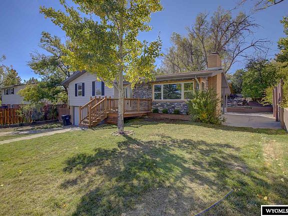 2nd image of 3020 Knollwood Dr