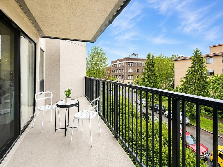 500 W Roy St #W103 — Photo 11