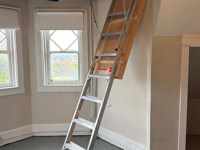 1221 Laurel Ave — Photo 2